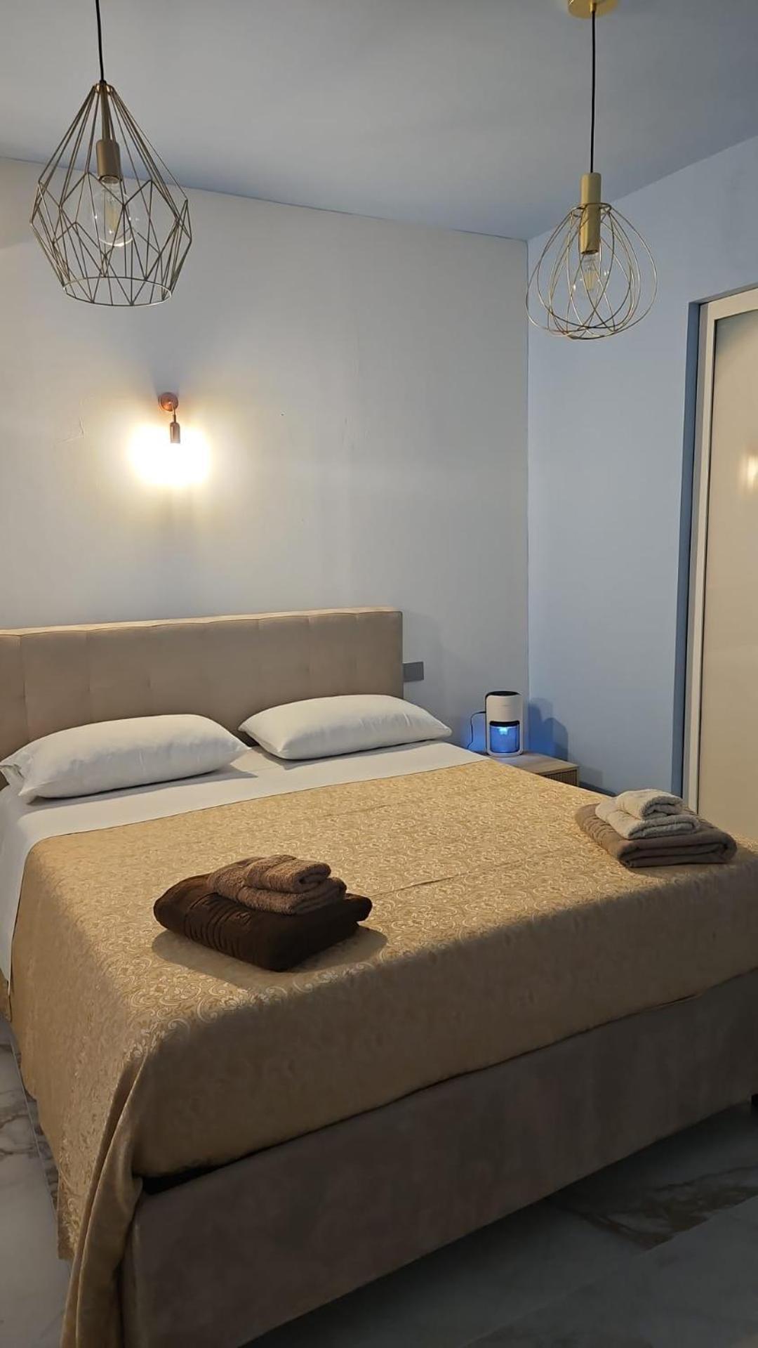 Carlo Di Borbone - Chiaia Apartment