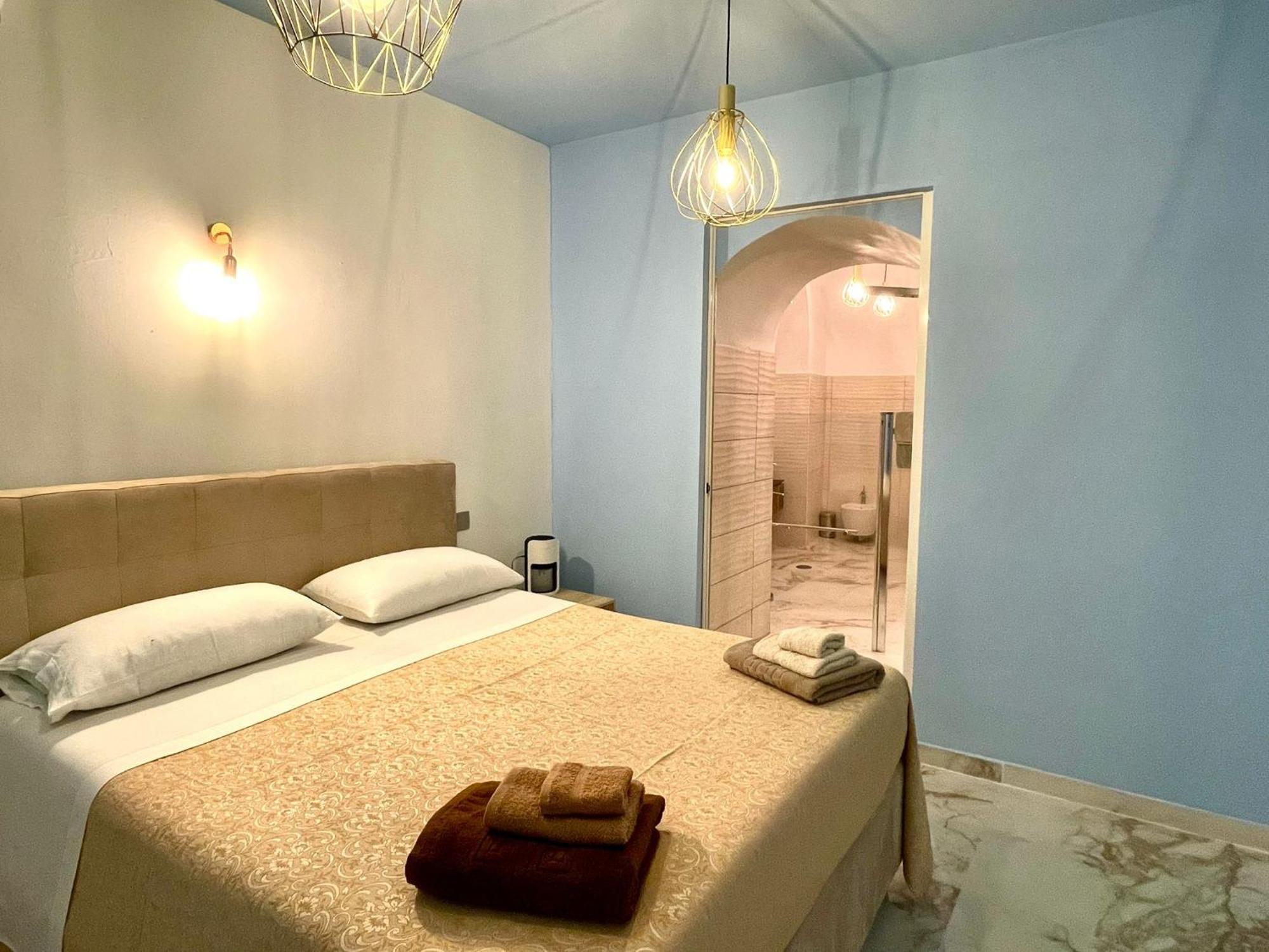 Carlo Di Borbone - Chiaia Apartment