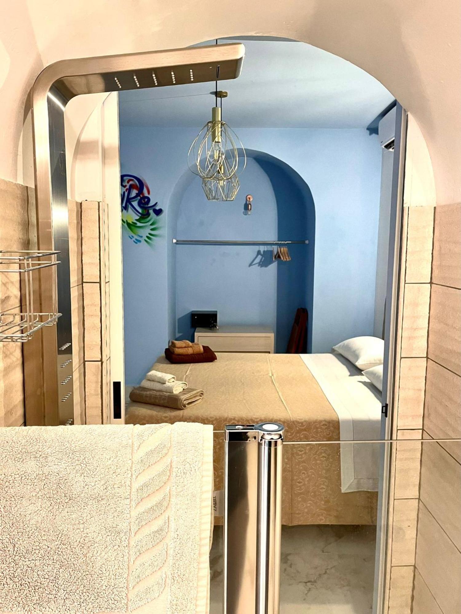 Carlo Di Borbone - Chiaia Apartment Naples
